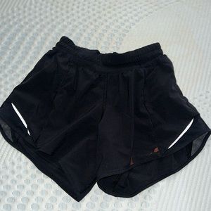 LULULEMON black hotty hots 4 inch low rise